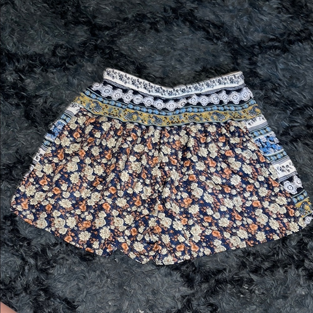 POL High Waist Blue and White Shorts - Picture 3 of 3